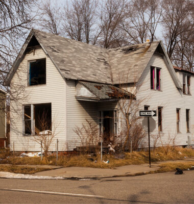 4 Key Steps to Consider Before Buying an Abandoned Home